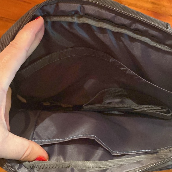 CASE LOGIC iPad laptop carry case - Picture 4 of 7